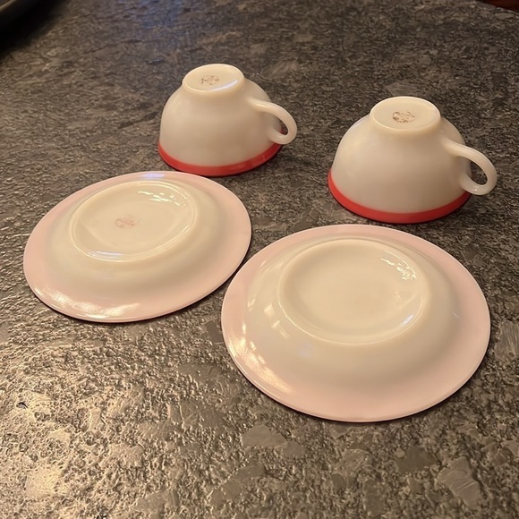 Pyrex Set of 2 Cups and Saucers Red Rim Milk Glass 8oz - Picture 4 of 7